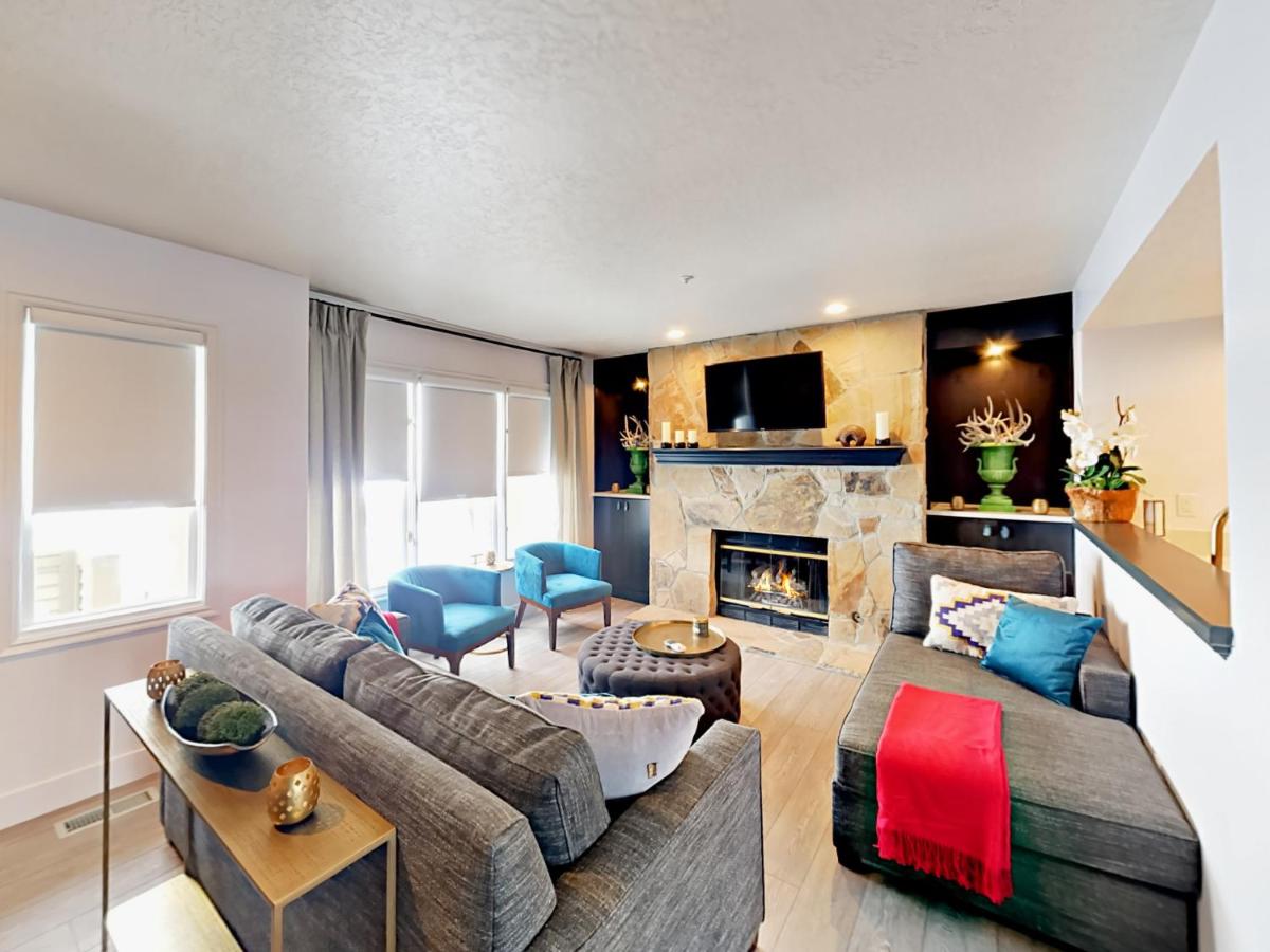 Popular attractions Area Nearby Property